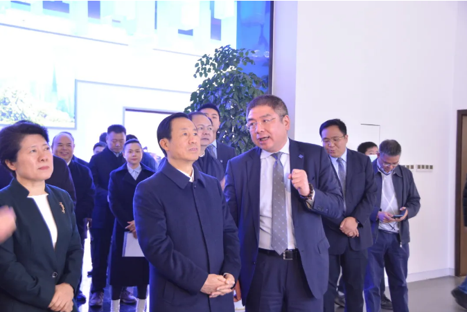 奋进新征程丨湖南省委书记许达哲一行莅临cq9电子环境长沙基地调研考察