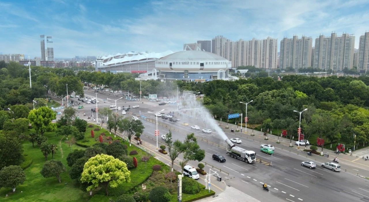 cq9电子环境荣登“城市服务十大影响力企业”和“环卫装备十大影响力企业”双榜